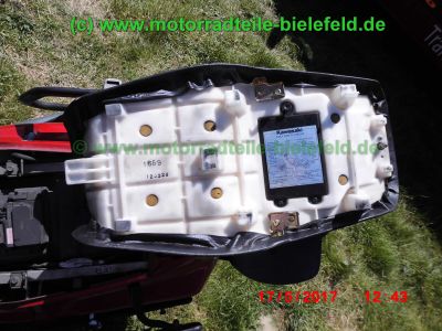 Kawasaki_ZZR600E_rot-sw_ZX600E_EZ99_Koffer-System_Gepaecktraeger_Nonfango_82.jpg