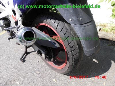 Kawasaki_ZZR600E_silber-blau_Glitter_Typ_ZX600E_–_Technik_wie_ZZ-R_600_D_E_ZX600D-49.jpg