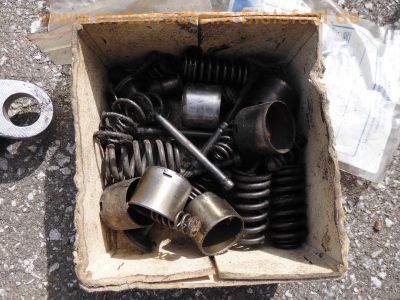 Oldtimer_Veteranen_Motor-Teile_engine_spares_spare-parts_2_.jpg