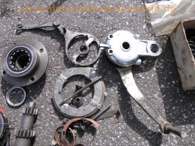 Oldtimer_Veteranen_Motor-Teile_engine_spares_spare-parts_4_.jpg