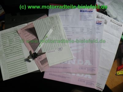 Honda_CB750KZ_RC01_EZ79_blau_teilzerlegt_original_4-4_Auspuff_Sankei_2043_-_Teile_Ersatzteile_parts_spares_spare-parts_ricambi_repuestos_wie_CB_750_900_KZ_F_F2_Boldor_RC04_SC01_SC09-110.jpg
