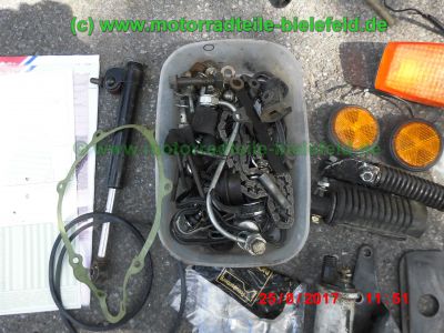 Honda_CB750KZ_RC01_EZ79_blau_teilzerlegt_original_4-4_Auspuff_Sankei_2043_-_Teile_Ersatzteile_parts_spares_spare-parts_ricambi_repuestos_wie_CB_750_900_KZ_F_F2_Boldor_RC04_SC01_SC09-59.jpg