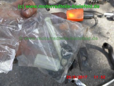 Honda_CB750KZ_RC01_EZ79_blau_teilzerlegt_original_4-4_Auspuff_Sankei_2043_-_Teile_Ersatzteile_parts_spares_spare-parts_ricambi_repuestos_wie_CB_750_900_KZ_F_F2_Boldor_RC04_SC01_SC09-62.jpg