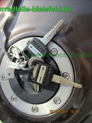 Suzuki_GSX1100G_GV74A_bronze_Kardan-Tourer_WP-Federn_Stahlflex_Weiss_Halbschalen_-Verkleidung_Sturzbuegel_Hepco-Becker_Gepaecktraeger_Koffertraeger_Motor_V718_1127ccm-71.jpg