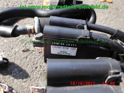Yamaha_FZS600_Fazer_RJ02_rot_zerlegt_-_Ersatzteile_Teile_parts_spares_spare-parts_ricambi_repuestos_wie_FZ1_FZ6_FZR600R_YZF600R-228.jpg