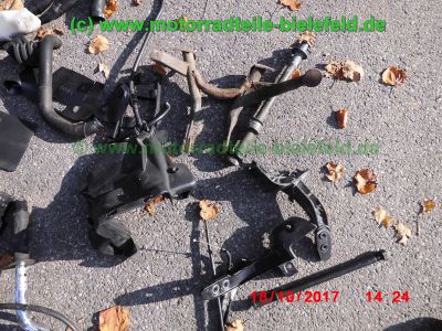 Yamaha_FZS600_Fazer_RJ02_rot_zerlegt_-_Ersatzteile_Teile_parts_spares_spare-parts_ricambi_repuestos_wie_FZ1_FZ6_FZR600R_YZF600R-26.jpg