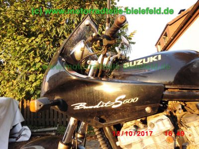 Suzuki_GSF600S_Bandit_GN77B_schwarz_GIVI-Koffertraeger_Gepaecksystem_-_Ersatzteile_Teile_parts_spares_spare-parts_ricambi_repuestos_wie_WVA8_GSX_600_750_F_GN72B_GR78A_GSF_1200_WVA9_GV75A-51.jpg