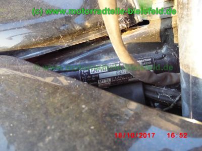 Suzuki_GSF600S_Bandit_GN77B_schwarz_GIVI-Koffertraeger_Gepaecksystem_-_Ersatzteile_Teile_parts_spares_spare-parts_ricambi_repuestos_wie_WVA8_GSX_600_750_F_GN72B_GR78A_GSF_1200_WVA9_GV75A-66.jpg