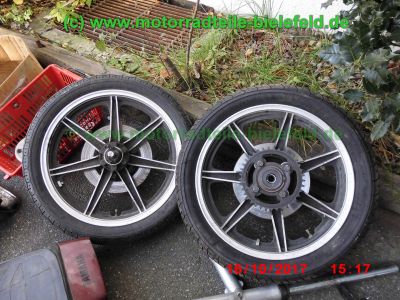Yamaha_XS400_2A2_zerlegt_2x_SOHC_Motor_Koffertraeger_Gepaecktraeger_-_Teile_Ersatzteile_parts_spares_spare-parts_ricambi_repuestos_wie_3N7_4G5_XS_250_360_1U4_1U5-109.jpg