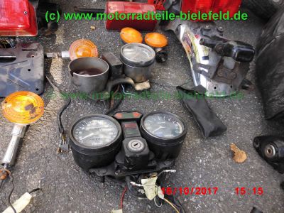 Yamaha_XS400_2A2_zerlegt_2x_SOHC_Motor_Koffertraeger_Gepaecktraeger_-_Teile_Ersatzteile_parts_spares_spare-parts_ricambi_repuestos_wie_3N7_4G5_XS_250_360_1U4_1U5-93.jpg