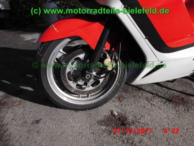 Kawasaki_ZX-10_Tomcat_ZXT00B_rot-weiss_139PS_260kmh_unverbastelt_original_Auspuff_KHI_K177_Gepaecktraeger_–_Technik_wie_GPZ1000RX_ZXT00A_GPZ900R_ZX900A-7.jpg