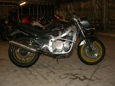 Suzuki_Streetfighter_GSX_600_750_GSX600_GSX750_F_GSX600F_GN72B_Superbike_Stahlflex_2.jpg