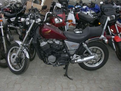 Honda_VT_500_VT500_C_VT500C_rot_Sissybar_Shadow_Custom_PC08_101.jpg