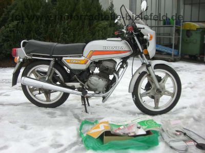 Honda_CB_125_CB125_T_T2_125T2_CB125T2_silber_Verkleidung_11.jpg
