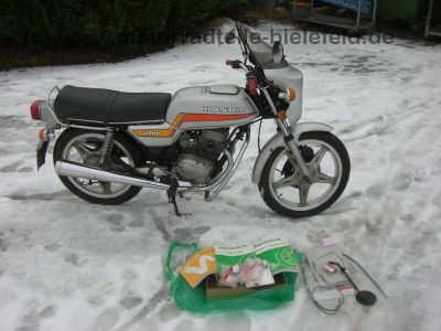 Honda_CB_125_CB125_T_T2_125T2_CB125T2_silber_Verkleidung_2.jpg