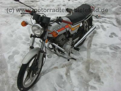 Honda_CB_125_CB125_T_T2_125T2_CB125T2_silber_Verkleidung_39.jpg