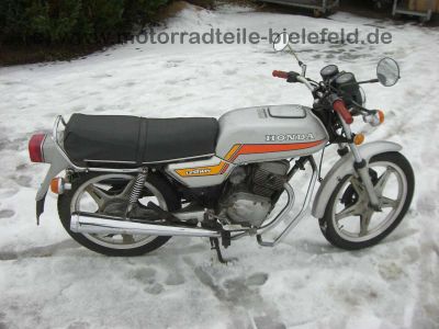 Honda_CB_125_CB125_T_T2_125T2_CB125T2_silber_Verkleidung_43.jpg