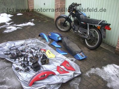 Honda_CB_250_CB250_RS_250RS_CB250RS_schwarzblau_Deluxe_MC02_vgl__CL_250S_MD04_3.jpg