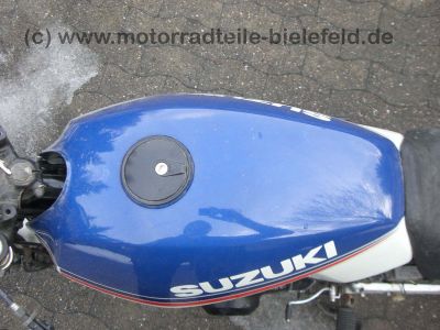 Suzuki_GSX_250_400_GSX400_E_S_weissblaurot_400E_400S_GK53C_79.jpg