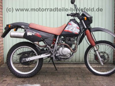 Honda_XLR_CLR_125_125R_XLR125_R_JD16_schwarz_wie_JD18_CityFly_34.jpg