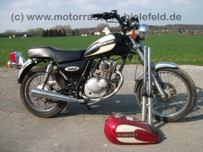 Suzuki_GN125_NF41A_NF41_A_GN_125_schwarz_weiss_52.jpg