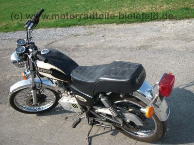 Suzuki_GN125_NF41A_NF41_A_GN_125_schwarz_weiss_6.jpg