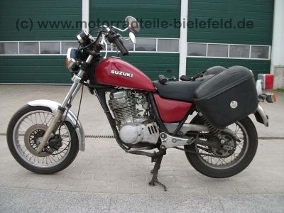 Suzuki_GN400_rot_GN_250_400_Koffersystem_Koffer_GIVI_31.jpg