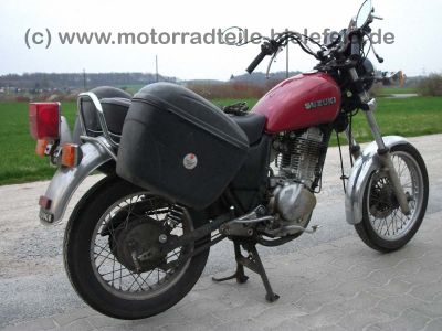 Suzuki_GN400_rot_GN_250_400_Koffersystem_Koffer_GIVI_33.jpg