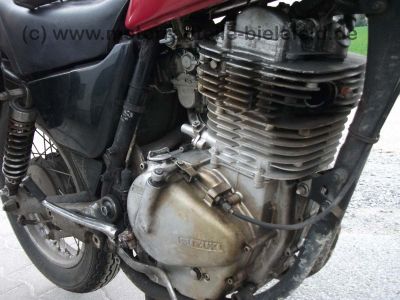 Suzuki_GN400_rot_GN_250_400_Koffersystem_Koffer_GIVI_70.jpg