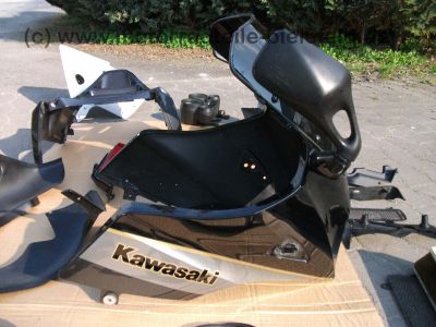 Kawasaki_GPZ900R_grau_goldene_Felgen_ZX900A_ZX900_GPZ_750_900_1000_GPZ750_GPZ900_R_RX_750R_900R_ZX10_30.jpg