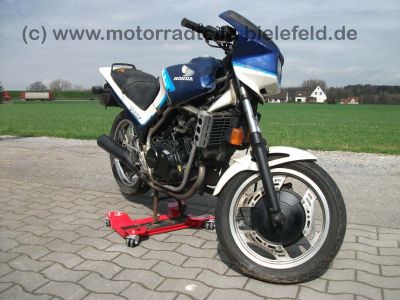 Honda_VF400F_blau_NC13_VF_400_500_700_750_Interceptor_2.jpg