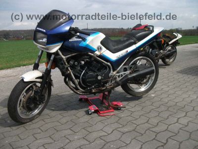 Honda_VF400F_blau_NC13_VF_400_500_700_750_Interceptor_32.jpg