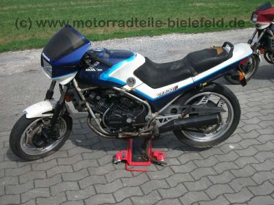 Honda_VF400F_blau_NC13_VF_400_500_700_750_Interceptor_36.jpg