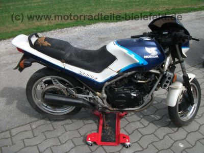 Honda_VF400F_blau_NC13_VF_400_500_700_750_Interceptor_5.jpg