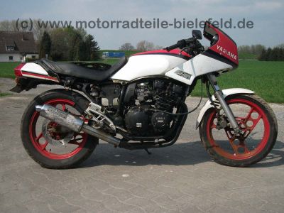 Yamaha_XJ600_51J_rot_weiss_Sebring_4in1_Auspuff_XJ_400_500_500_600_1.jpg