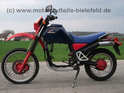 Honda_XLV750R_RD01_blauer_Tank_XLV_VT_750_XLV750_VT750_R_C_750R_60.jpg