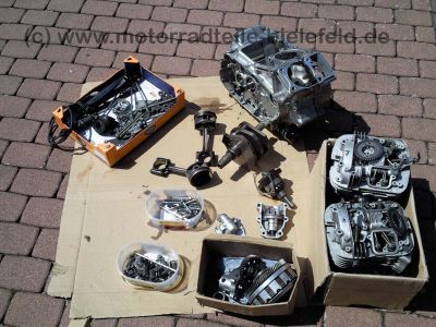 Suzuki_VS800_VS_600_700_750_800_VS700_VS750_Intruder_Motor_S504_mit_Kurbelwelle_Zylinder_Getriebe_Zylinderkopf_Kurbelgehaeuse_1_.jpg