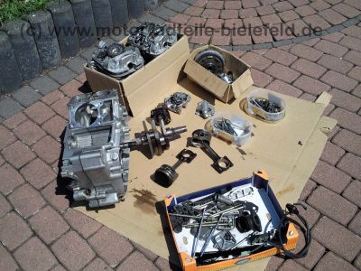 Suzuki_VS800_VS_600_700_750_800_VS700_VS750_Intruder_Motor_S504_mit_Kurbelwelle_Zylinder_Getriebe_Zylinderkopf_Kurbelgehaeuse_21_.jpg
