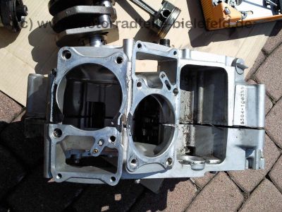 Suzuki_VS800_VS_600_700_750_800_VS700_VS750_Intruder_Motor_S504_mit_Kurbelwelle_Zylinder_Getriebe_Zylinderkopf_Kurbelgehaeuse_23_.jpg