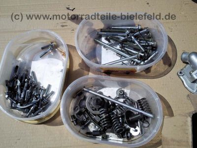 Suzuki_VS800_VS_600_700_750_800_VS700_VS750_Intruder_Motor_S504_mit_Kurbelwelle_Zylinder_Getriebe_Zylinderkopf_Kurbelgehaeuse_6_.jpg