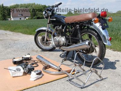 Honda_CB_250G_schwarz_KONI_braune_Sitzbank_Motor_CJ_250T_2.jpg