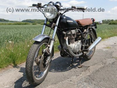 Honda_CB_250G_schwarz_KONI_braune_Sitzbank_Motor_CJ_250T_32.jpg