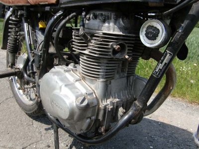 Honda_CB_250G_schwarz_KONI_braune_Sitzbank_Motor_CJ_250T_71.jpg