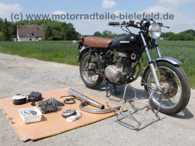 Honda_CB_250G_schwarz_KONI_braune_Sitzbank_Motor_CJ_250T_86.jpg