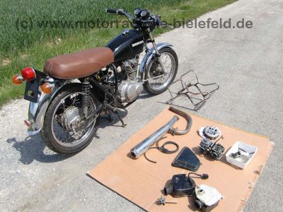 Honda_CB_250G_schwarz_KONI_braune_Sitzbank_Motor_CJ_250T_88.jpg
