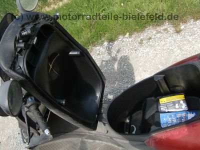 Yamaha_YP125_Majesty_rot_SE02_wie_MBK_Skyliner_YP_XC_125_R_D_125D_125R_40.jpg