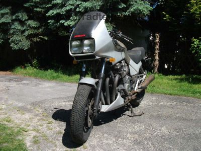 Honda_CBX750F_RC17_silber_CBX_750_CBX750_F_750F_39.jpg