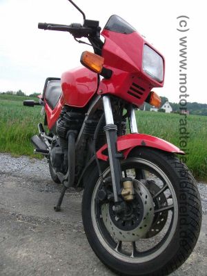 Suzuki_GSX550ES_GN71D_GSX550_GSX_550E_550ES_550EF_500_550_600_750_E_ES_EF_feuerwehrrot_74_.jpg