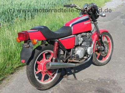 Kawasaki_KZ400J_rot_nackt_Giuliari_Sitzbank_KZ_Z_GPZ_305_400_500_550_750_53_.jpg