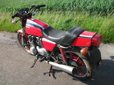 Kawasaki_KZ400J_rot_nackt_Giuliari_Sitzbank_KZ_Z_GPZ_305_400_500_550_750_6_.jpg